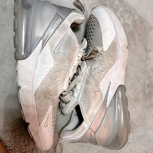 selling nike air maxx 270’s size 7 in women’s